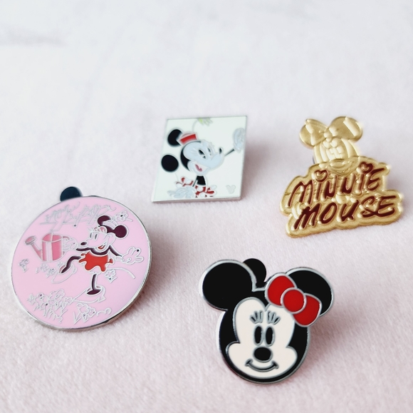 Disney Jewelry - Minnie Mouse Disney Pin Set of 4